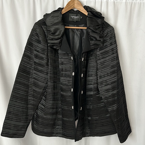 Tiffany Collection Vtg Black Satiny Pleated Evening Jacket Coat **Size 24**🌹🌹 - Picture 2 of 5
